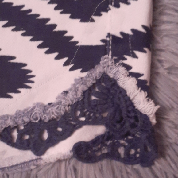 NWOT navy and white shorts sz 9 - Picture 2 of 4